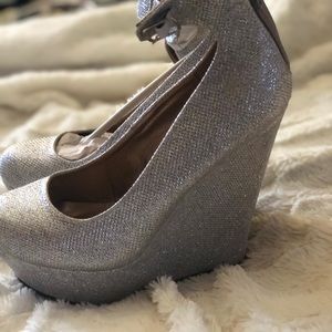 Dressy wedges sparkle never worn